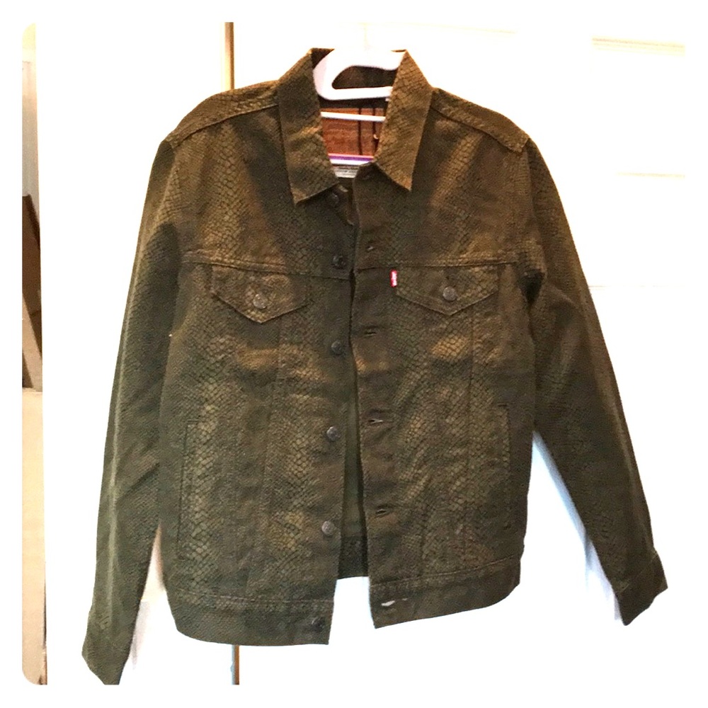 NEW Levi’s Men’s Olive Animal Print Jean Jacket